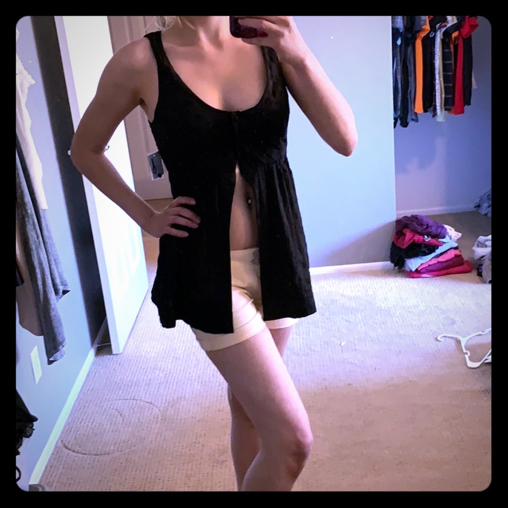 ❤️NWT URBAN OUTFITTERS CUTOUT TANK❤️